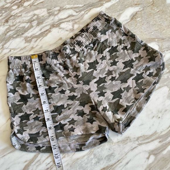 Monrow Soft Green Star Camo T-Shirt + Monrow Green Star Camo Shorts NWT 2 Items - Picture 14 of 16